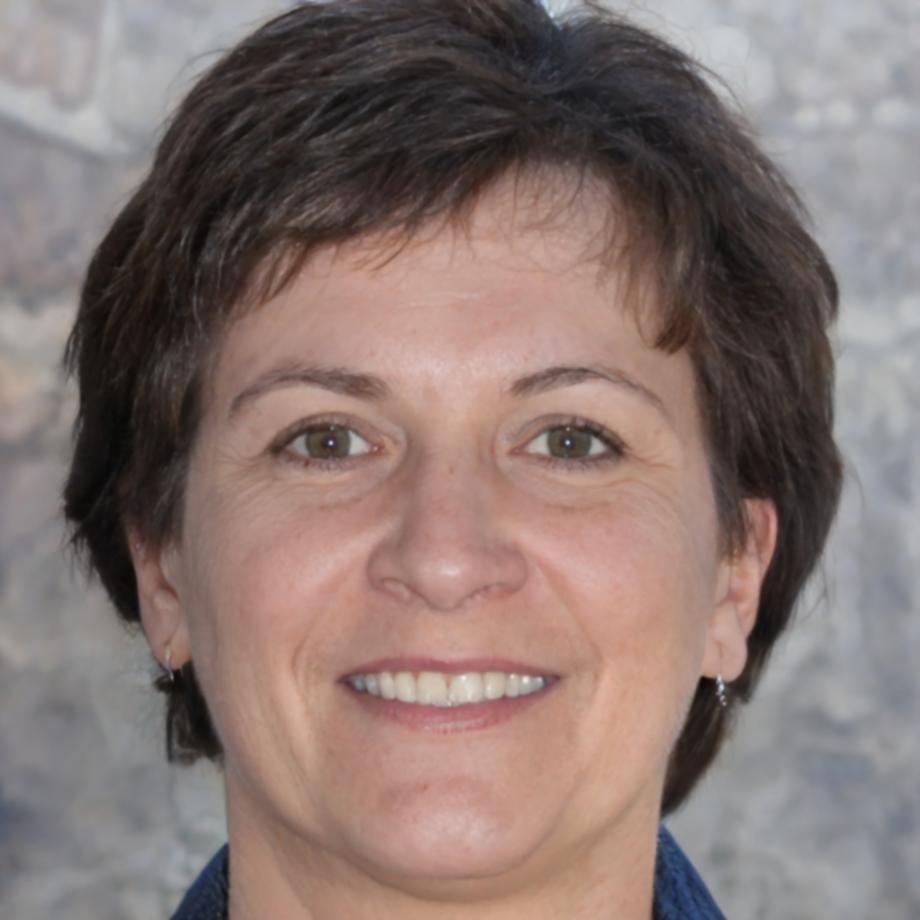 Instructor Bridget Lysander leading workshop session